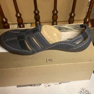 Clarks Navy Blue size 7W